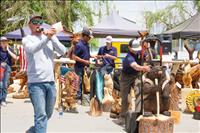 Hundreds attend annual chainsaw carving event, quilt show