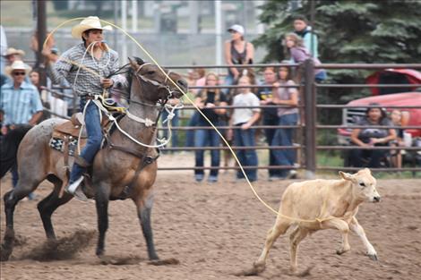 A competitor prepares to rope a calf during Saturday’s calf roping event.