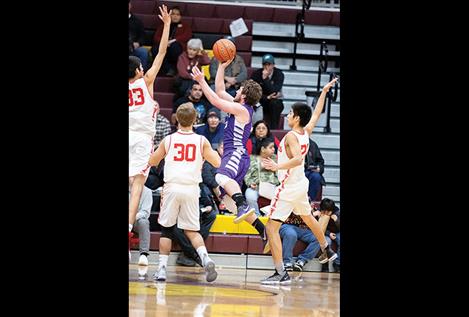 Viking Landers Smith slips past Warrior defenders to score. Despite Charlo's loss, Smith tallied 17 points in the game.