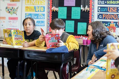 Shawn Kenelty chats with students in Mrs. Buck’s class about their new books.