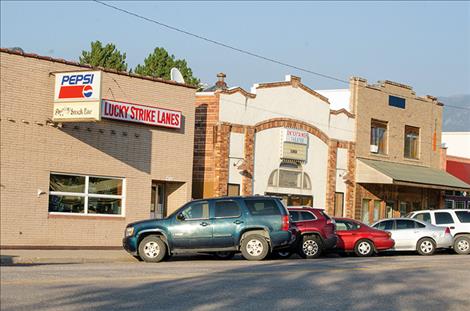 Lucky Strike Lanes gets a new sign